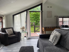 Cosy 3 Bedroom Wooden Lodge in South Cerney